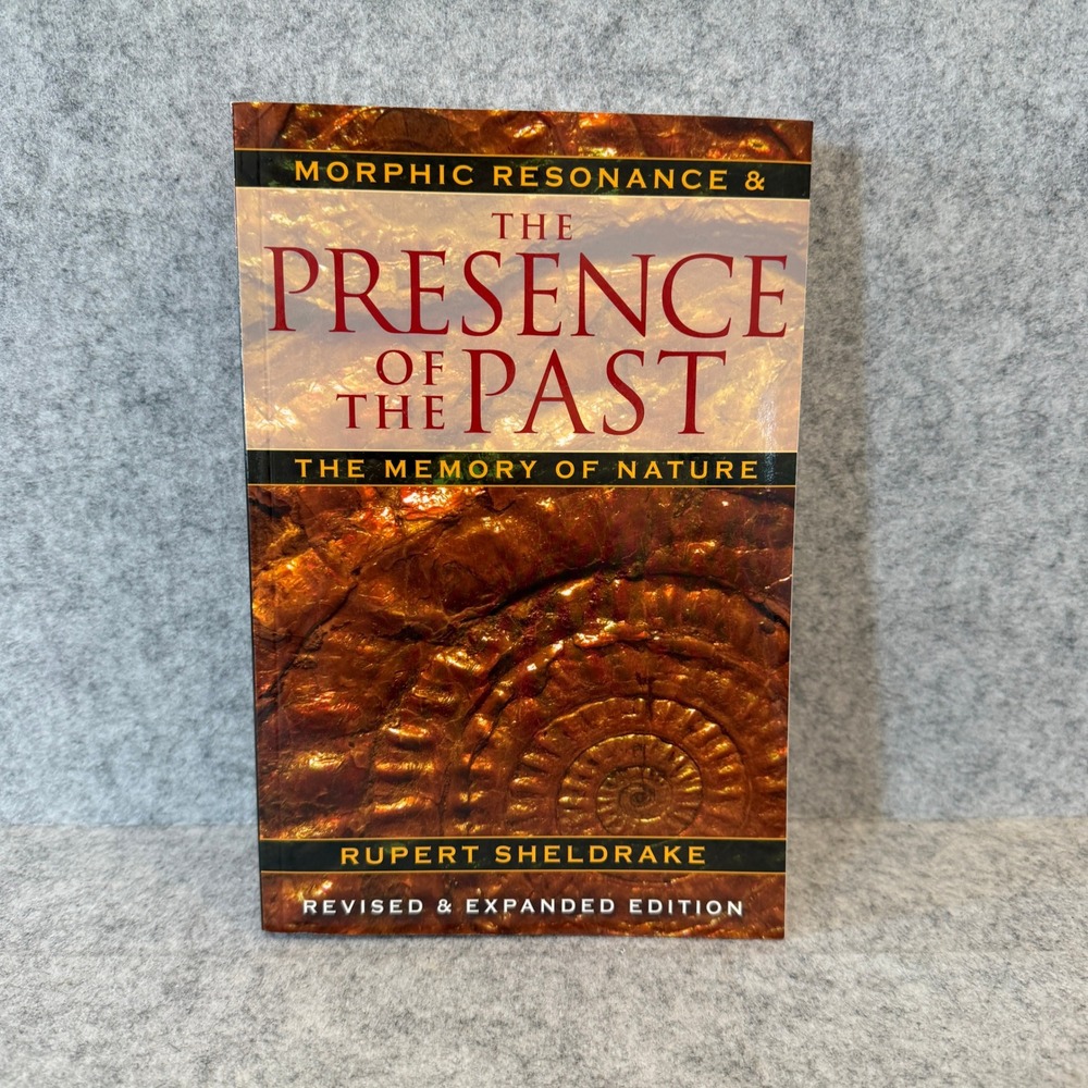 The Presence of the Past: Morphic Resonance and the Memory of Nature - Paperback